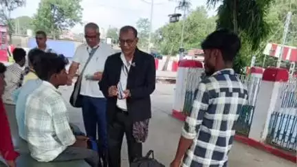 मुगलसराय: डीडीयू मंडल में टिकट चेकिंग अभियान के दौरान 1700 यात्री बिना टिकट पकड़े गए, ₹10.45 लाख का वसूला गया जुर्माना