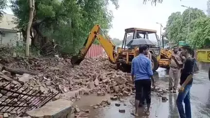 अजमेर: SBI बैंक की दीवार गिरने से एक युवक की मौत, अजमेर में बारिश के बाद हुआ हादसा, सूचना मिलने पर पुलिस और फायर ब्रिगेड पहुंची