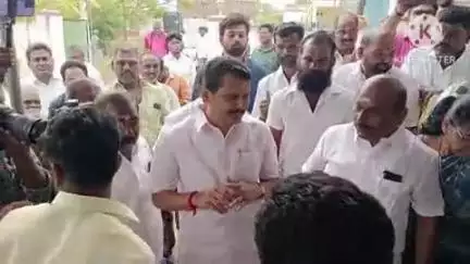 கரூர்: 'ஓரணியில் தமிழ்நாடு' உறுப்பினர் சேர்க்கையினை, செந்தில் பாலாஜி MLA கோடங்கிப்பட்டியில் வீடு வீடாக சென்று தொடங்கி வைத்தார்