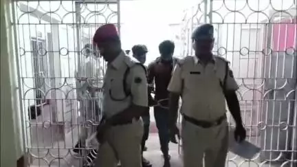 কোকৰাঝাৰ ভাগ: গোসাঁইগাঁৱত ৰেলৰ পৰা জপিয়াই পলায়ন কৰা দুই হত্যাকাৰী আচামীক পুনৰ গ্ৰেপ্তাৰ
