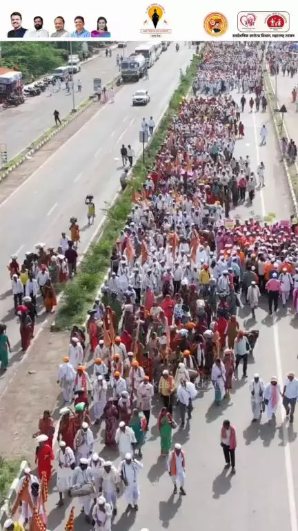 पांडुरंगा विठ्ठला...
पांडुरंगा विठ्ठला...

वारकऱ्यांना आरोग्य सेवा देताना सार्वजनिक आरोग्य विभागाचे अधिकारी व कर्मचारी