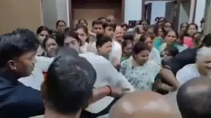 चितरपुर: मंत्री योगेंद्र प्रसाद के भाई के निधन पर मुरुबंदा में सांसद व विधायक ने जताया शोक