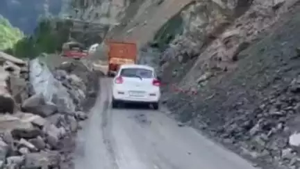 चमोली: बद्रीनाथ राष्ट्रीय राजमार्ग पीपलकोटी से लेकर पानी तक यातायात के लिए हुआ सुचारू