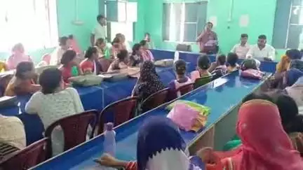 छपरा: मशरक: मतदाता सूची पुनरीक्षण में सहयोग न करने पर 5 आशा कार्यकर्ताओं से स्पष्टीकरण, बीडीओ ने दी जानकारी