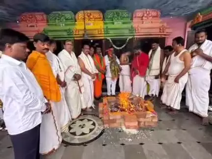 పటాన్​​చెరు: వారాహి అమ్మవారి గుప్త నవరాత్రుల ఉత్సవాల్లో ఎమ్మెల్యే గూడెం మహిపాల్ రెడ్డి ప్రత్యేక పూజలు