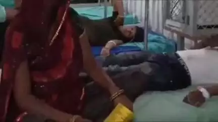 पीपलदा: इटावा क्षेत्र में 2 पक्षों के बीच खूनी संघर्ष में 4 लोग घायल, सामुदायिक स्वास्थ्य केंद्र में भर्ती, उपचार जारी