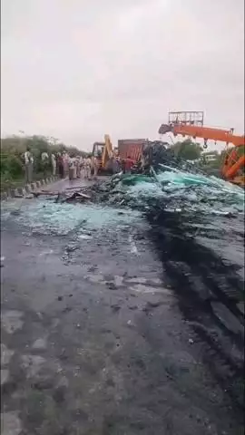 फुलेरा मु. सांभर: जयपुर-अजमेर NH-48 पारसोली में ट्रेलर ने ट्रक को मारी टक्कर, ट्रक में आग लगने से दो लोगों की जिंदा जलने से मौत