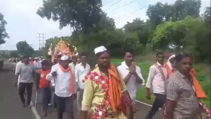 सेनगाव: संत सेवालाल महाराजांचा पालखी सोहळा पोहरादेवीच्या दिशेने रवाना,आजेगांव परिसरात जल्लोषात स्वागत