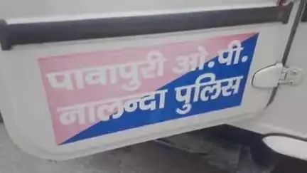 बिहार: पावापुरी बस यात्री शेड के पास पुलिस ने 40 वर्षीय अज्ञात व्यक्ति का शव बरामद किया