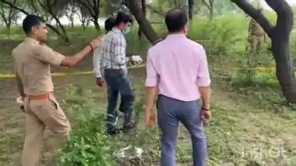 चितईपुर थाना क्षेत्र के रैपुरिया घाट के पास पुलिस ने मुठभेड़ में एक बदमाश को किया गिरफ्तार, बदमाश के पैर में लगी गोली
