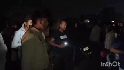 बरवारीपुर शारदा नहर के नीचे खून से लथपथ हाईवे पर पड़े युवक को सिपाही ने पहुंचाया अस्पताल