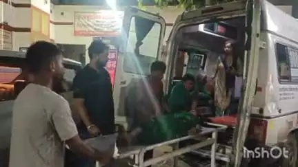 बिंदकी: महरहा गांव में बाइक की टक्कर से पैदल जा रही देवरानी और जेठानी सहित बाइक चालक हुआ गंभीर घायल, सीएचसी में कराया गया भर्ती