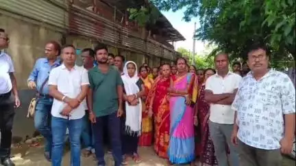শিলচর: শিলচর পুরনিগমে ভোটার স্থানান্তরের প্রতিবাদে অম্বিকাপুর সপ্তমখণ্ডে সরব ভোটাররা