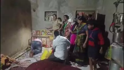 दिंडोरी: कोल्हेर येथे देवाच्या साक्षीने सुरू होती अवैद्य दारू विक्री एपीआय गायत्री जाधव यांनी केली कार्यवाही