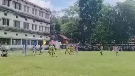 আলিপুরদুয়ার ২: শামুকতলায় নিজের মাঠেই ফুটবল খেলায় ভরাডুবি সান্তালপুর মিশন হাই স্কুলের ফুটবল দলের