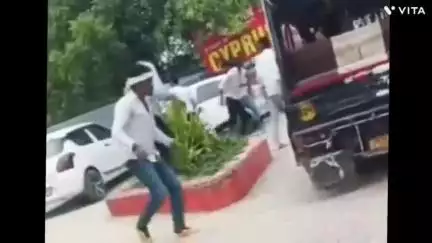 जींद: राजकीय कॉलेज के सामने छात्रों में भिड़ंत, पुलिस ने खदेड़ा, वीडियो वायरल