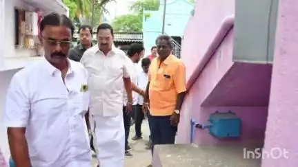 வாலாஜா: 'ஓரணியில் தமிழ்நாடு' திமுக புதிய உறுப்பினர் சேர்க்கை பணியை அமைச்சர் ஆர்.காந்தி காரை பகுதியில் தொடங்கி வைத்தார்