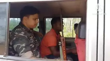 ঝাড়গ্রাম: সাঁকরাইলে তরুণীকে শ্লীলতাহানির অভিযোগে গ্রেফতার এক যুবক, ধৃতকে পেশ করা হল ঝাড়গ্রাম জেলা আদালতে