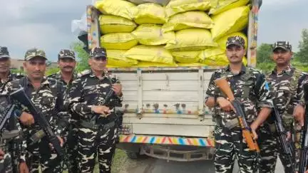 कुरसाकांटा: एसएसबी 52वीं वाहिनी ने कुआड़ी और लैलोखर में संयुक्त कार्रवाई कर नेपाल ले जाई जा रही 4500 किलो यूरिया जब्त की