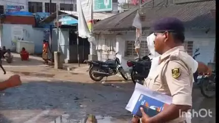 नवादा: नवादा के सदर अस्पताल में यातायात पुलिस ने पांच प्राइवेट एंबुलेंस गाड़ियों पर काटा फाइन, मची खलबली