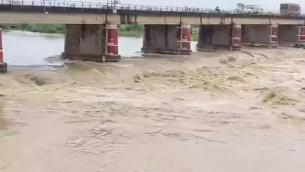 ऊना: मॉनसून की पहली भारी बारिश से जिला में प्रभावित हुआ जनजीवन, कई इलाकों में जल भराव और भूस्खलन