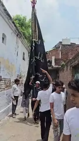 Chhibramau ke Mohalla Saiyadwara se Imamware se Alam apne shan o Shaukat se uthe.