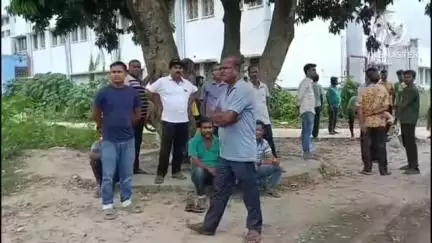 রায়গঞ্জ: ট্রেনের ধাক্কায় এক রেল কর্মীর মৃত্যুতে চাঞ্চল্য কালিয়াগঞ্জের রাধিকাপুরে, ঘটনার তদন্ত শুরু করলো রেল পুলিশ