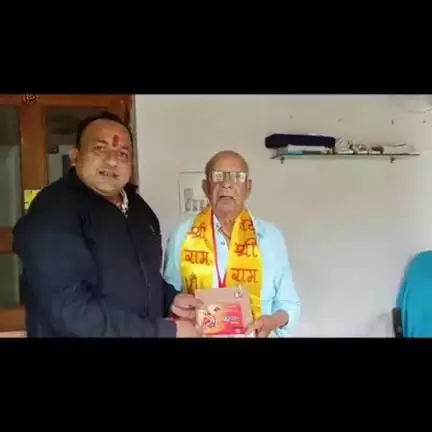 इंटरनेशनल डाक्टर्स डे पर 42 डॉक्टरों की निज क्लिनिक /अस्पताल जाकर देवतुल्य डाक्टरो का सम्मान कर हम स्वयं गौरावन्वित है
सम्मानीय डॉक्टर्स  को पीत वस्त्र,धार्मिक पुस्तक,कलम डायरी व प्रतीक चिन्ह मेडल प्रदान कर तनुश्री के साथ जाकर सम्मानित किया