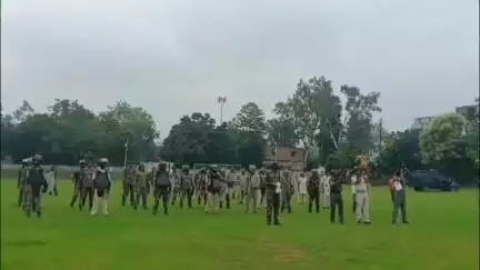 धनबाद/केंदुआडीह: पुलिस लाइन स्थित पुलिस केंद्र में मोहर्रम को लेकर सिटी एसपी के नेतृत्व में मॉक ड्रिल का आयोजन