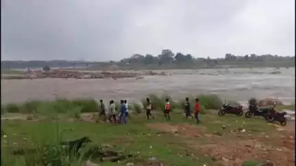 বাঘমুণ্ডী: মাছ ধরতে নদীতে গিয়ে তলিয়ে গেল ভুসুডী গ্রামের এক যুবক