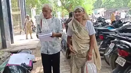 जलेसर: गांव हसनगढ़ में आरोपियों ने वृद्ध महिला की जमीन पर किया कब्जा, सरकारी दफ्तरों के चक्कर काटने पर भी नहीं मिल रहा न्याय