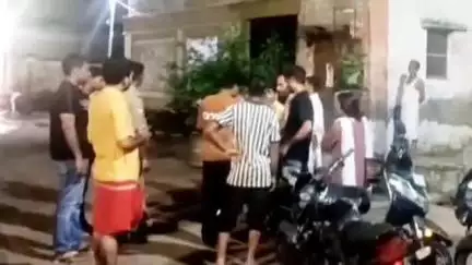 मथुरा: वृंदावन: गोलियों की तड़तड़ाहट से गूंजा बिहारी जी नगरी, दबंगों ने घर के बाहर फायरिंग करके फैलाई दहशत