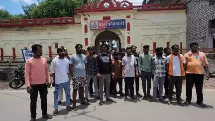 टीकमगढ़: टीकमगढ़ में 6 लोगों ने 2 टैक्सी ड्राइवरो से की मारपीट, कोतवाली थाने में शिकायत दर्ज, पुलिस जांच में जुटी