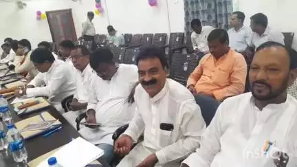 अरवल: कलेक्ट्रेट सभागार में जिला स्तरीय बीस सूत्री क्रियान्वयन समिति की हुई बैठक