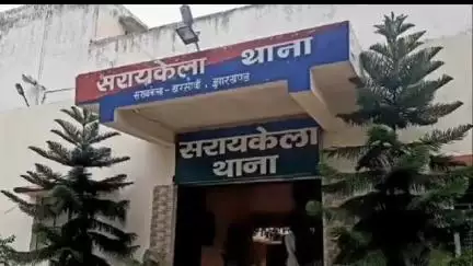 आदित्यपुर गम्हरिया: सरायकेला में दुगनी पुलिस लाइन के पास बाइक और स्कूटी की टक्कर, दोनों घायल