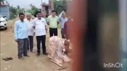गोरेगाव: मुंडीपार येथे सिमेंट रोडचे जिल्हा परिषदेचे अर्थ व बांधकाम सभापती डॉ. लक्ष्मण भगत यांच्या हस्ते भूमिपूजन संपन्न