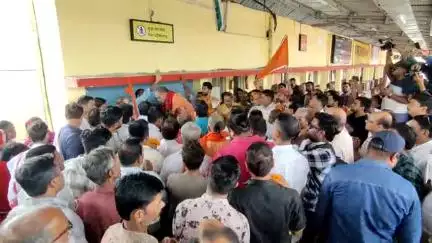 चातुर्मास व्रत के लिए धर्म सम्राट जगतगुरु शंकराचार्य स्वामी सदानंद सरस्वती जी महाराज का श्रीधाम गोटेगांव आगमन पर भक्तों के द्वारा पादुका पूजन कर भक्तों ने  महाराज श्री से आशीर्वाद प्राप्त किया