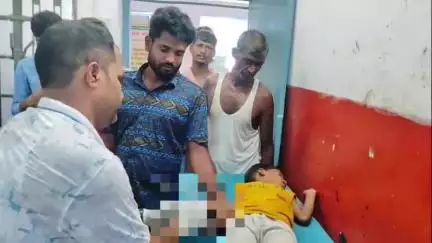 अमरपुर: डटवाटी गांव में कुट्टी काटने की मशीन में 5 वर्षीय मासूम का हाथ कटा, भागलपुर रेफर