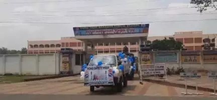 ফরিদপুর দুর্গাপুর: দুর্গাপুরের ইস্পাত নগরী এলাকার একটি বেসরকারি ইংরেজি মাধ্যম স্কুলের পড়ুয়াদের নিয়ে ট্রাফিক রেলি