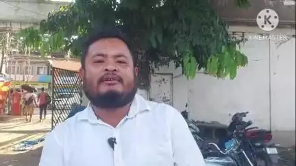 ডুমডুমা: সামাজিক বনানীকৰণৰ গছত গজাল মৰা কাৰ্যৰ বিৰোধিতাৰে চুতীয়া ছাত্ৰ সন্থাৰ ডুমডুমাত সম-জিলাৰ আয়ুক্তক স্মাৰক পত্ৰ প্ৰদান