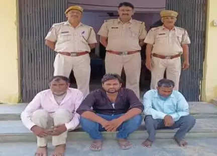 पुलिस थाना मालाखेडा टीम द्वारा कार्यवाही करते हुऐ।
हत्या के 03 आरोपी पप्पू राम, महेश व ब्रजलाल गिरफ्तार किए गए।
#rajasthanpolice
