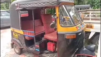 കൊല്ലം: കൊട്ടിയത്ത് ഇതരസംസ്ഥാന തൊഴിലാളികളുടെ കഴുത്തിൽ കത്തിവച്ച് പണവും മൊബൈലും കവർന്ന സംഘത്തിലെ രണ്ടുപേർ അറസ്റ്റിൽ