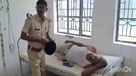 भभुआ: भभुआ थाना गेट के सामने टेंपो ने सब इंस्पेक्टर को मारा जोरदार धक्का, सदर में इलाज जारी