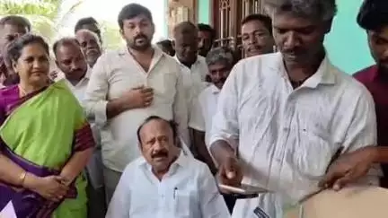 காட்டுமன்னார்கோயில்: காட்டுமன்னார்கோவில், குறிஞ்சிப்பாடி பகுதியில் வேளாண் அமைச்சர் எம்.ஆர். கே.பன்னீர்செல்வம் திமுக உறுப்பினர் சேர்க்கையை தொடங்கி வைத்தார்