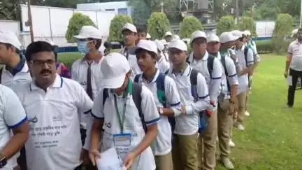 ইংরেজবাজার: জেলা প্রশাসনিক ভবন চত্বরে আন্তর্জাতিক প্লাস্টিক ব্যাগ মুক্ত দিবস উপলক্ষে মালদা জেলা প্রশাসনের উদ্যোগে  ট্যাবলোর উদ্বোধন
