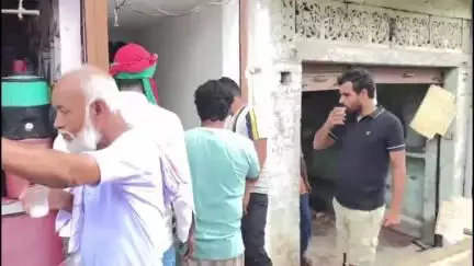 जयसिंहपुर: सेमरी बाजार में मोहर्रम के दौरान लोगों ने इमाम हुसैन को याद किया, पिलाया शरबत