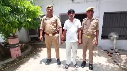एटा: अलीगंज रोड पर मंडी के सामने से ईको कार चोरी के मामले में आरोपी को कोतवाली नगर में किया गया गिरफ्तार
