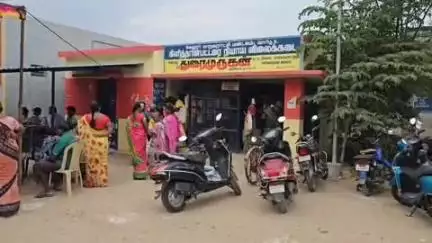 காட்பாடி: கிளித்தான்பட்டறை பகுதியில் உள்ள நியாய விலை கடை மற்றும் அங்கன்வாடி பள்ளியில் காலை உணவு திட்டத்தை ஆய்வு மேற்கொண்ட வேலூர் மாவட்ட ஆட்சியர்