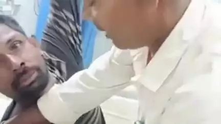 डुमरा: भवदेपुर में शराब पीकर हंगामा कर रहे युवक को लोगों ने पीटा, पुलिस के हवाले किया