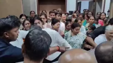 गोमिया: गोमिया विधायक सह मंत्री योगेंद्र प्रसाद के घर मातम, छोटे भाई की निकली शवयात्रा